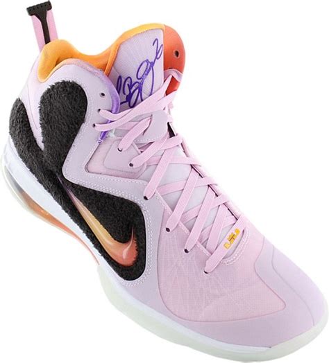 roze basketbalschoenen